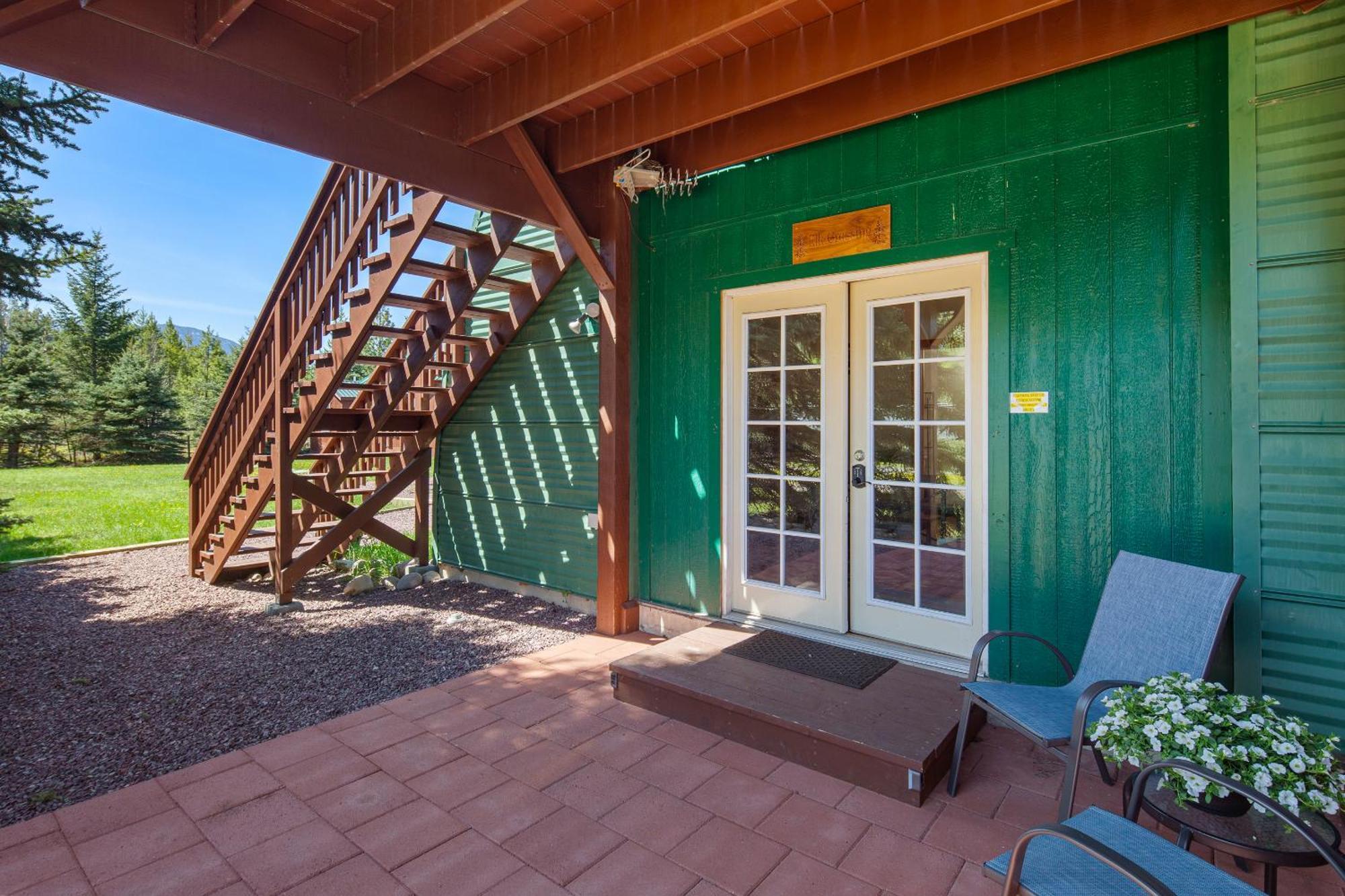 Sky Eco - Glacier General Store And Cabins Coram Exterior foto
