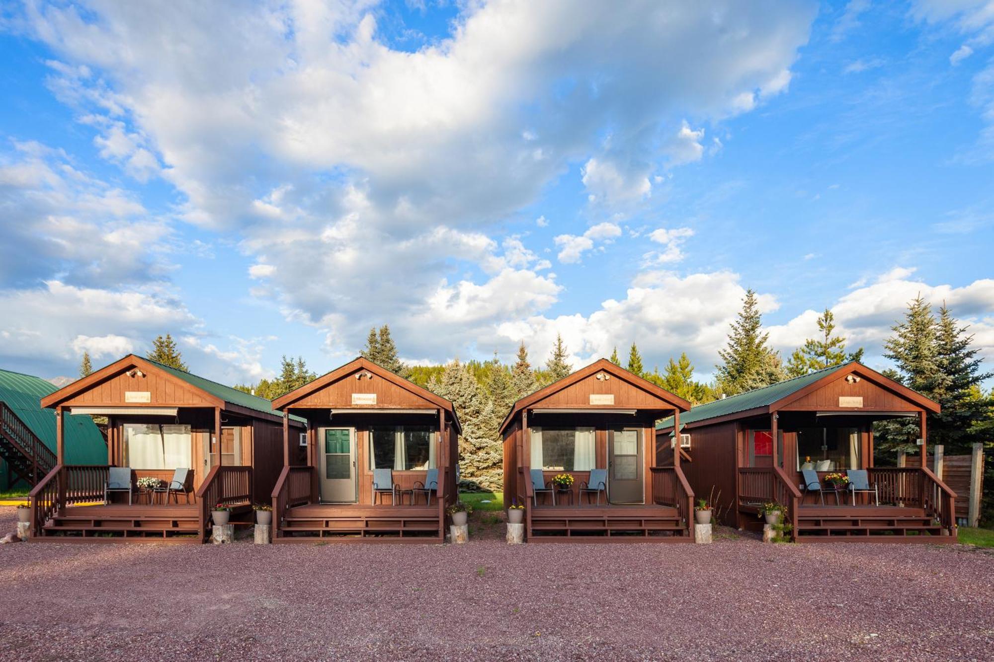 Sky Eco - Glacier General Store And Cabins Coram Exterior foto