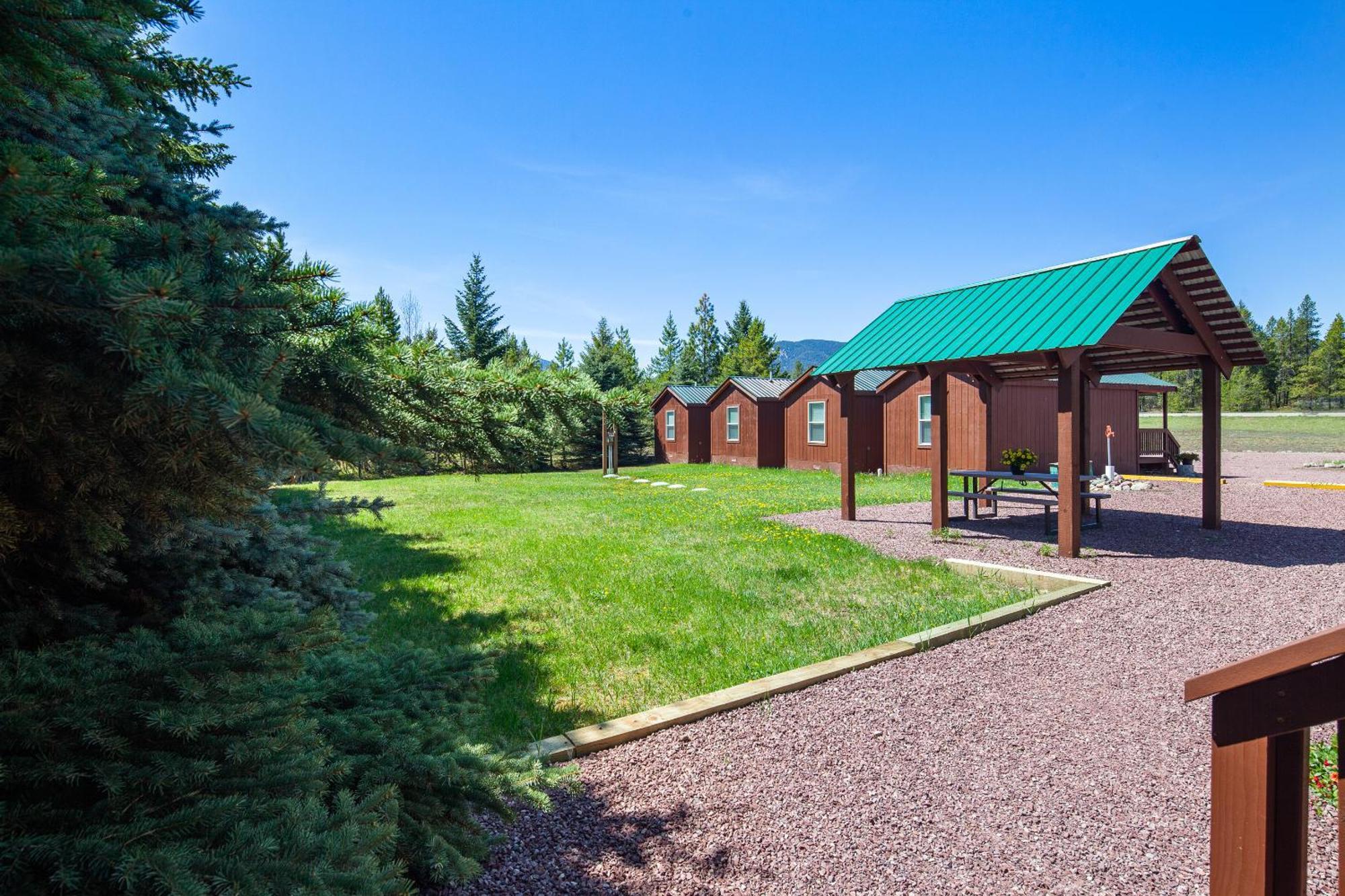 Sky Eco - Glacier General Store And Cabins Coram Exterior foto