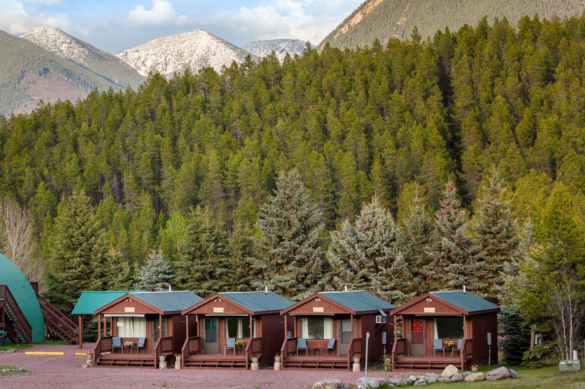 Sky Eco - Glacier General Store And Cabins Coram Exterior foto