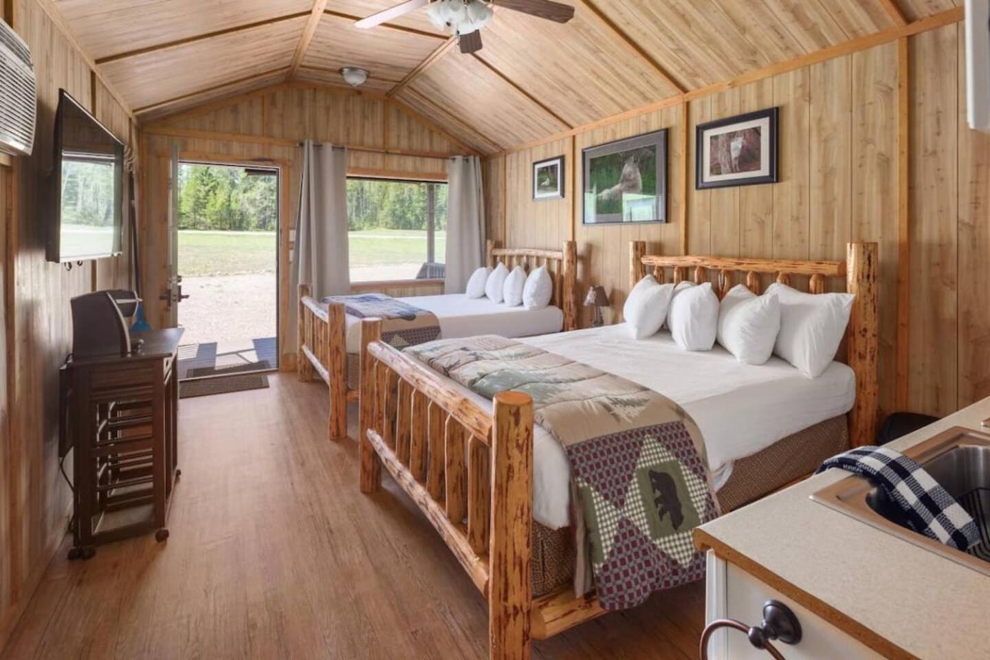 Sky Eco - Glacier General Store And Cabins Coram Exterior foto