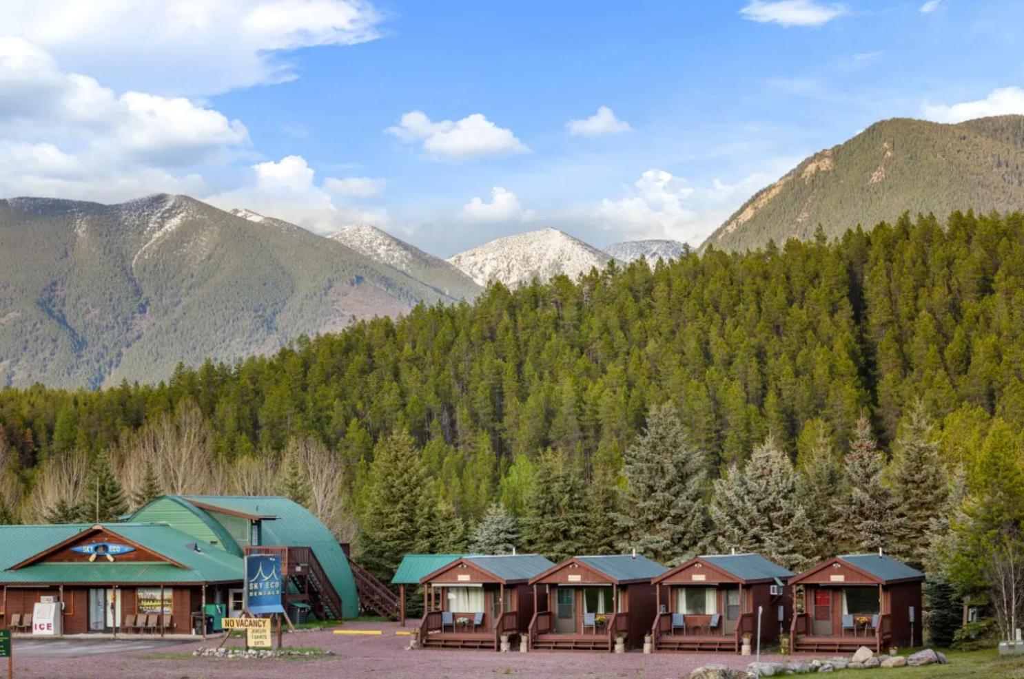 Sky Eco - Glacier General Store And Cabins Coram Exterior foto