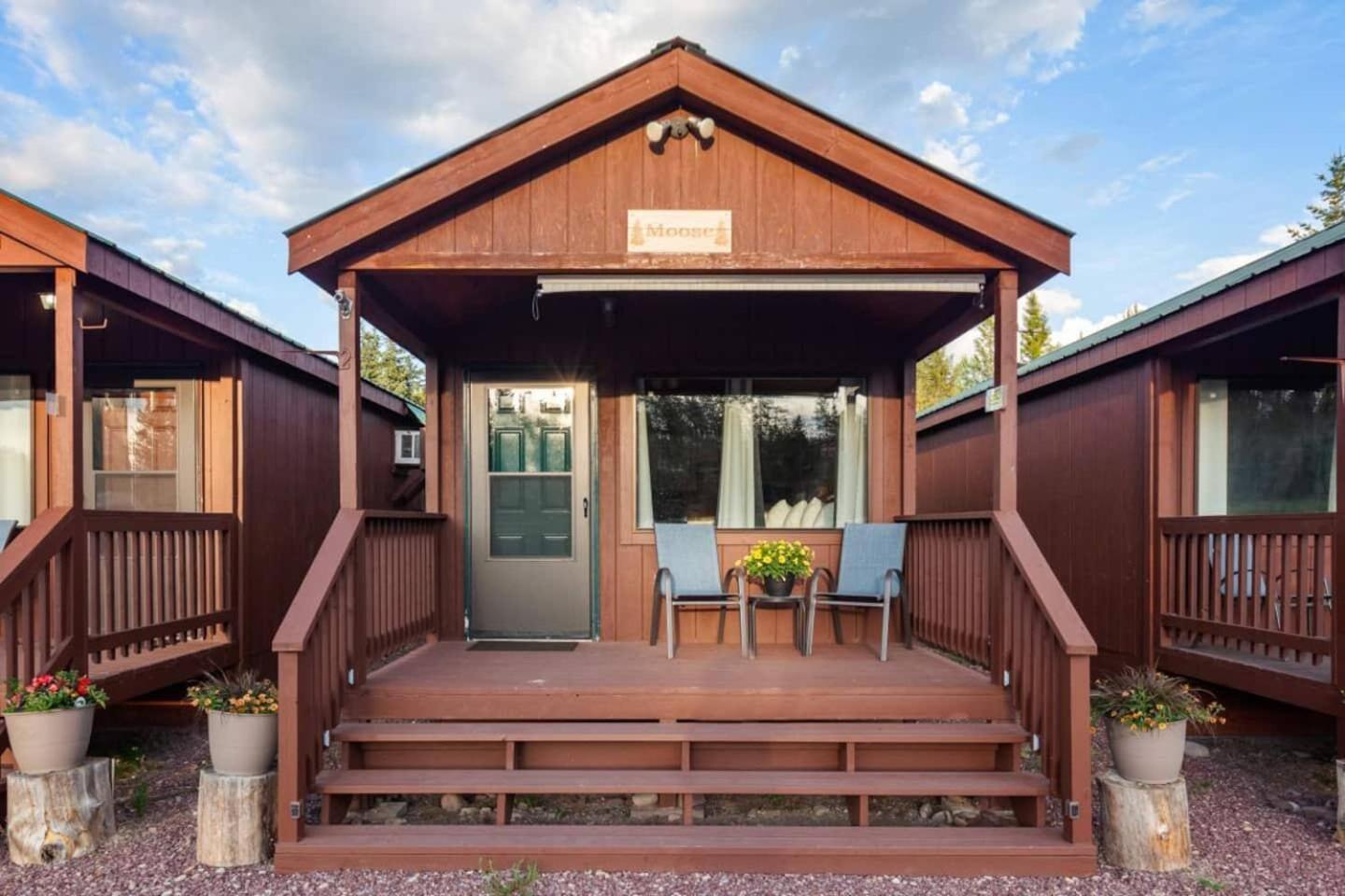 Sky Eco - Glacier General Store And Cabins Coram Exterior foto